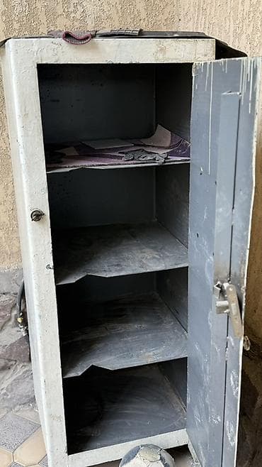 Шкаф для инструментов, В наличии