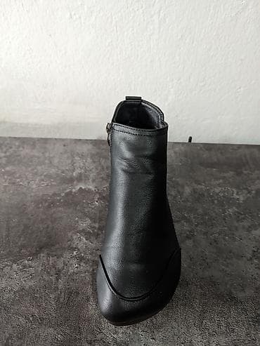 весенние туфли: Продам короткие ботинки деми. Без утеплителя. Весна -осень. Носок — 3