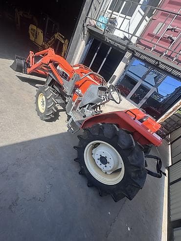 Мини-тракторы Kubota: Мини-трактор Kubota GL 29 с фронтальным погрузчиком Высота подьема 2.5 — 4