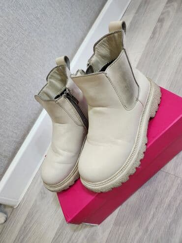 демисезонная детская обувь 22 размера: Челси, натуральная кожаразмер 30.(стелька 18,5 см)Носили 1 сезон — 1