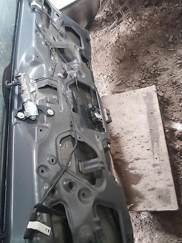 step wgn: Крышка багажника Nissan, Б/у — 2