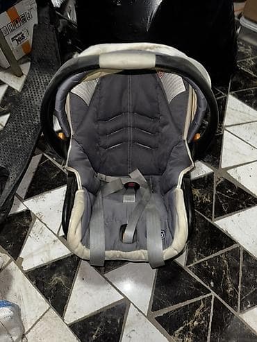 детские зимние куртки с капюшоном: Автокресло, цвет - Серый, Б/у — 3