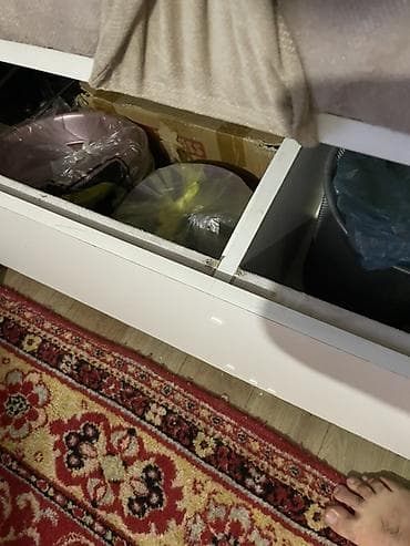 small table: Угловой диван, C подушками — 7