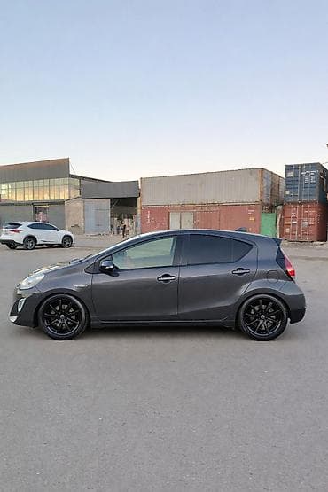 prius: Toyota Prius C: 2017 г., 1.5 л, Вариатор, Гибрид, Хэтчбэк — 9