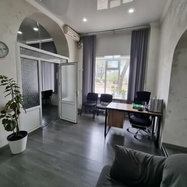 офис стол: Сдаю Офис, 60 м², В жилом комплексе, 1 линия, С отдельной кухней, С отдельным входом — 1