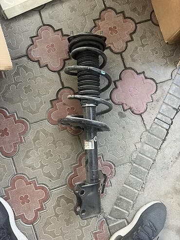 infinity fx35: Передний амортизатор Lexus 2019 г., Б/у, Оригинал, Япония — 1