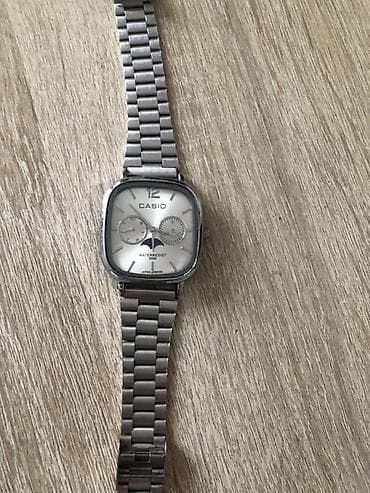 Аксессуары: Casio – классические наручные часы с металлическим браслетом. - — 1