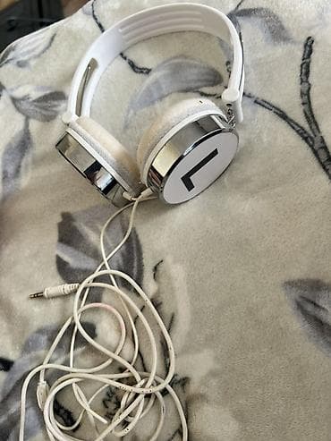 xbox core: Продаю: Чехол: 13,14 iphone 60сом, нет кнопок громкости и звука Часы — 6