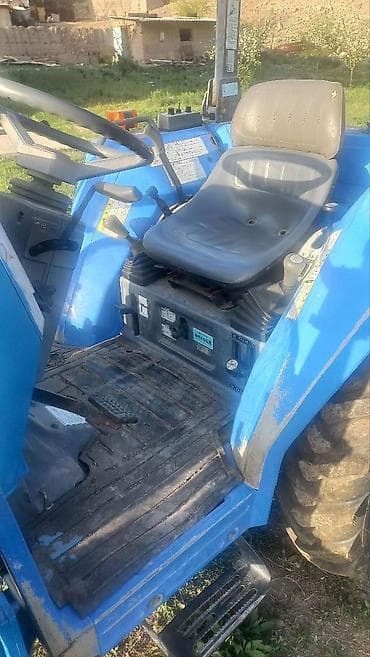 Транспорт: Мини-трактор Iseki TK25 с фронтальным погрузчиком и задней навеской — 2