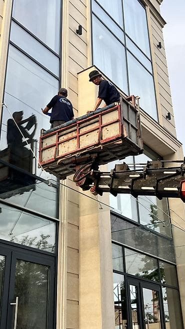 Промышленная и фасадная мойка высокого давления Услуги: - Мойка