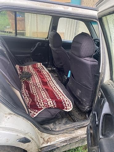 кок талаа: Volkswagen Vento: 1992 г., Кол менен иштөөчү, Седан — 1