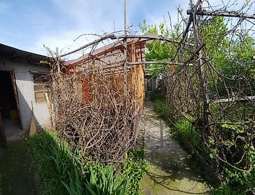 ик дом: Продаю дом в Бишкеке. уч. 7 соток. дом 100 м².120'000 $ . по ул.Фучика — 5