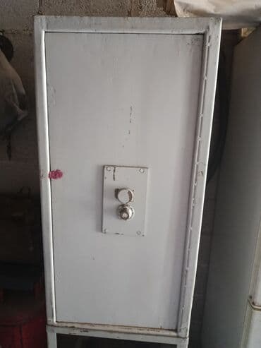 металлический шкаф для документов: Металлический сейф на подставке - Материал: сталь, сварная — 4