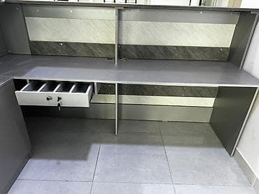 Рекламное оборудование: Стойка ресепшн, Материал: Дерево, 100 см * 100 см * 48 см, Б/у — 4