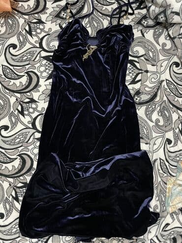 срочно продаю в связи с переездом: Желтое платье со шлейфом без лямок синие платье с драпировкой — 6