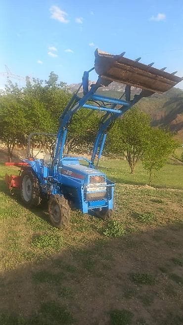 Транспорт: Мини-трактор Iseki TK25 с фронтальным погрузчиком и задней навеской — 3