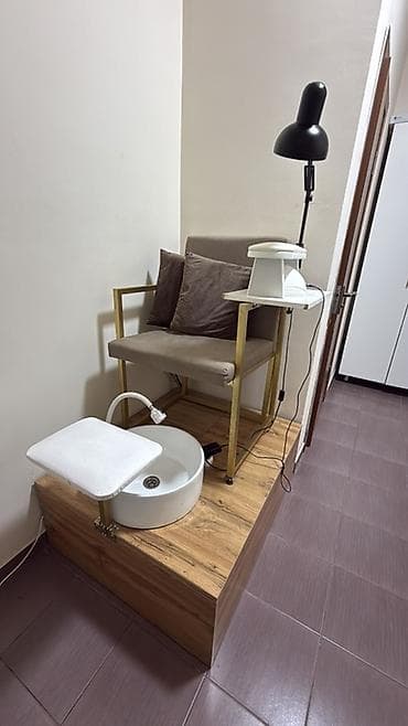 столы стулья: Педикюрное место на подиуме с мойкой Комплект для педикюра, готовый к — 2