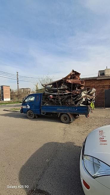 Вывоз металлолома и габаритного мусора на малотоннажном грузовике. -