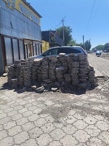 Брусчатка ромашка, цвет - Серый, Бетонная, Тротуарная, Литая, Б/у at lalafo.kg Брусчатка ромашка, цвет - Серый, Бетонная, Тротуарная, Литая, Б/у