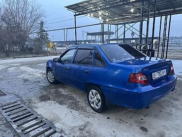 вас 06: Седан синего цвета, 4 двери. Кузов — классический трехобъемный — 6