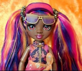 детский домик для кукол: Продаю кукол рэйнбоухай из своей коллекции (стояли на полке) — 8