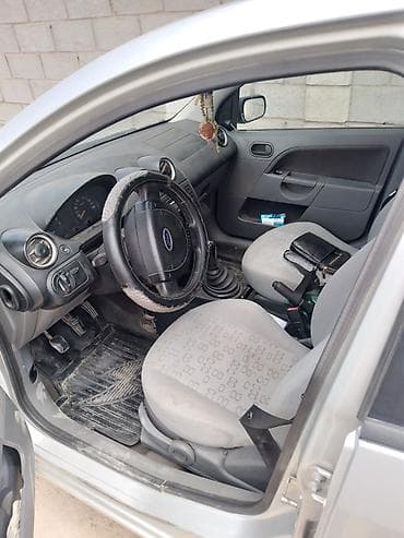 Ford Fiesta: 2002 г., 1.4 л, Механика, Бензин, Хэтчбэк