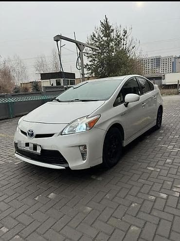 Toyota Prius: 2014 г., 1.8 л, Вариатор, Гибрид, Хэтчбэк at lalafo.kg Toyota Prius: 2014 г., 1.8 л, Вариатор, Гибрид, Хэтчбэк