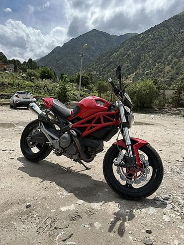 дукати 848: Ducati Monster 696. Сейчас одет в родной пластик. Так же в комплекте — 3