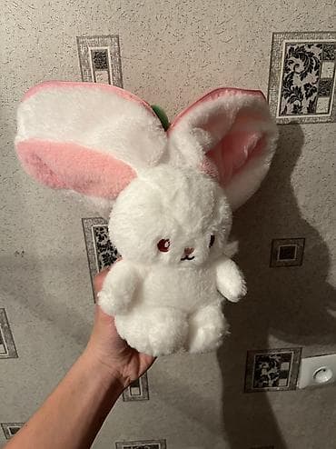Балдар электр унаалары: 🐰🍓 Мягкая игрушка “Кролик в клубничке” Продаю милую мягкую игрушку — — 2