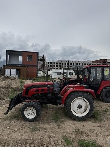 Транспорт: Трактор Lovol (красный), компактный универсальный. Основные — 2