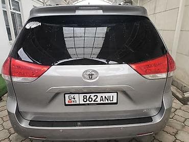 sprinter 2008: Toyota Sienna: 2011 г., 3.5 л, Автомат, Бензин, Минивэн — 3