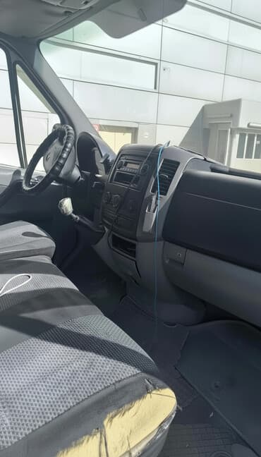 мерседес дубл кабина: Легкий грузовик, Mercedes-Benz — 3