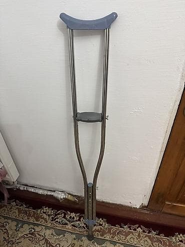 Простейшие подмышечные костыли, пара. - Материал: легкий