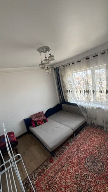 Кургаткычтар: Бурчу бар диван, Жастыктар менен, Эки кишилик — 1