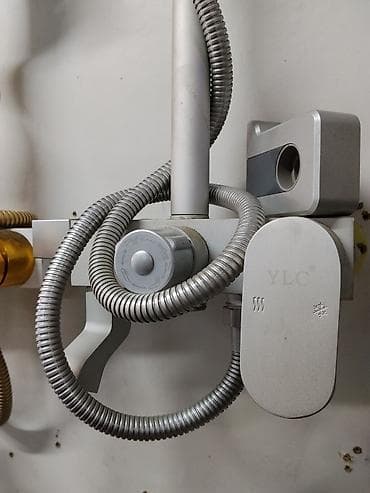 смесительный узел: Смеситель для ванны и душа, Ручной душ, Установка: Наружный монтаж, Материал: Нержавейка, Функции: Без функций — 1