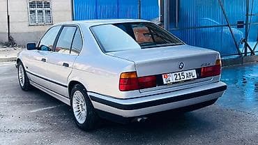 srv 2: BMW 5 Series E34, седан, серебристый цвет. Основные характеристики: - — 3