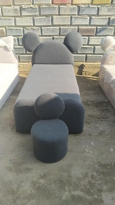 Детская кровать с мягким изголовьем в виде ушек + мягкий пуфик-столик