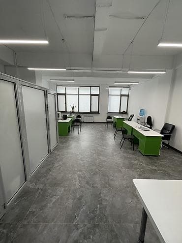 Коммерческая недвижимость: Аренда офисов, 51 м², В жилом комплексе, С видом на горы, 1 линия, С оборудованием — 3