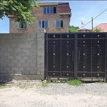 Продаётся капитальный кирпичный дом 3 уровня с высоким цоколем и at lalafo.kg Продаётся капитальный кирпичный дом 3 уровня с высоким цоколем и