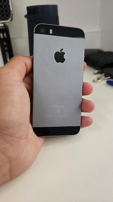ok google: IPhone SE, Б/у, 128 ГБ, Matte Space Gray, Чехол, 100 % — 1