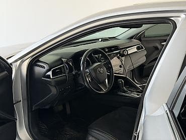 б в: Toyota Camry: 2018 г., 2.5 л, Автомат, Гибрид, Седан — 6