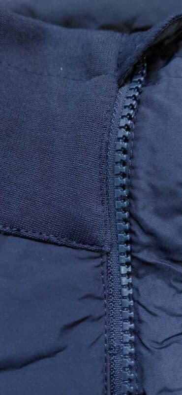 фирмы mango: Мужская зимняя куртка-пуховик фирмы C&A, черная - Теплая стеганая — 8