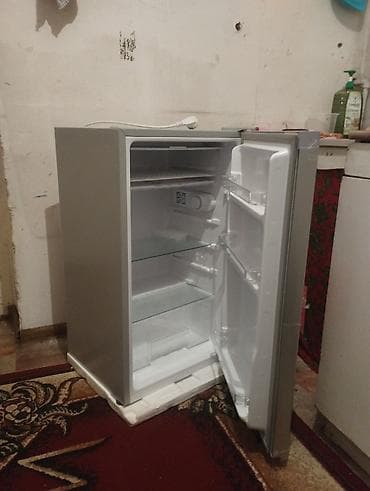 i 5: Компактный однодверный холодильник TOSAR (серебристый) — 2