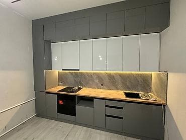 шкаф в раздевалку: Кухни на заказ современного дизайна - Планировки: прямая, Г‑образная — 2