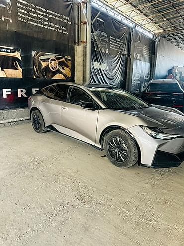 авто стекло: Toyota bZ3: 2023 г., Автомат, Электромобиль, Седан — 4