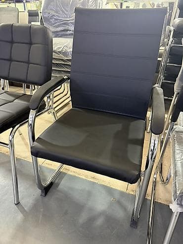 Офисные кресла: Офисное кресло, Без колесиков, цвет - Черный, Экокожа — 2