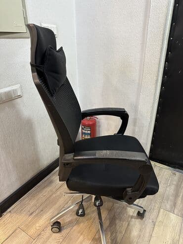 цвета офисной мебели названия: Офисное кресло, Б/у, С колесиками, цвет - Черный, Велюр — 3