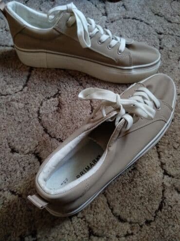 Киреге берилүүчү кийимдер: Кеды женские новые, 41 размер - 1000 сом. Кросовки 41 размер б/у — 2