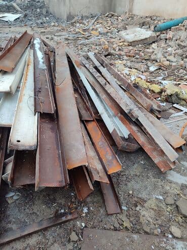 столб: Стальные балки/швеллера, разнокатаные, после демонтажа конструкций. 1 — 8