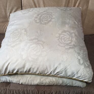 кой кыркыч: Продаю подушки перьевые б/у . размер 70х70. 300 сом каждая — 1